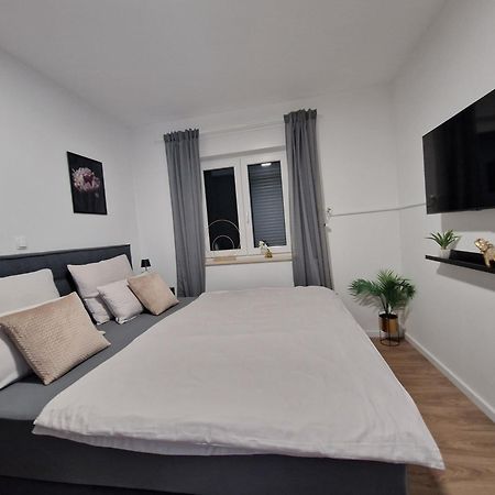 Deluxe Apartment Mila Nin Luaran gambar