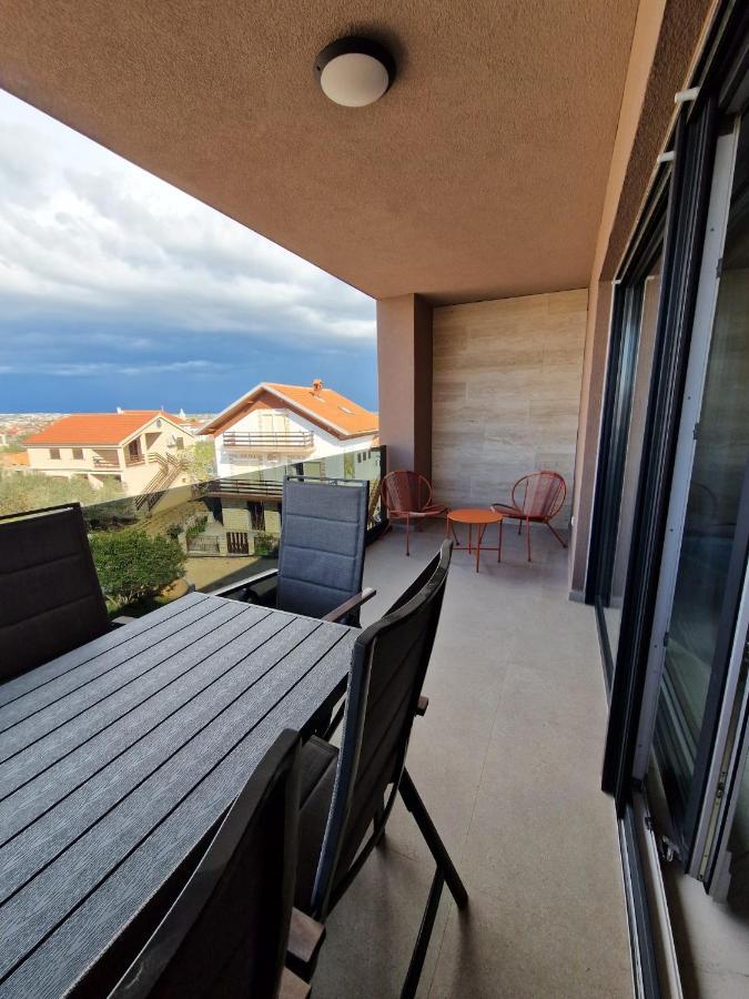 Deluxe Apartment Mila Nin Luaran gambar