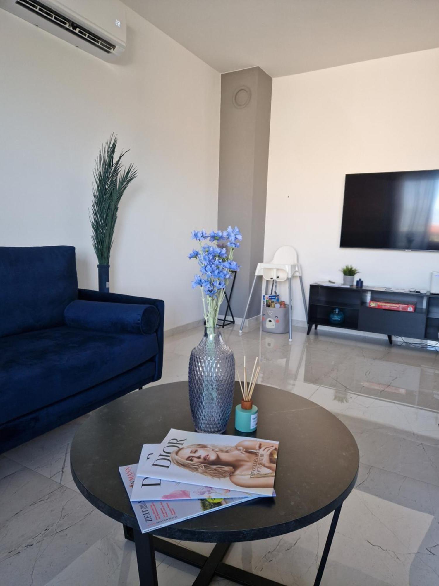 Deluxe Apartment Mila Nin Luaran gambar