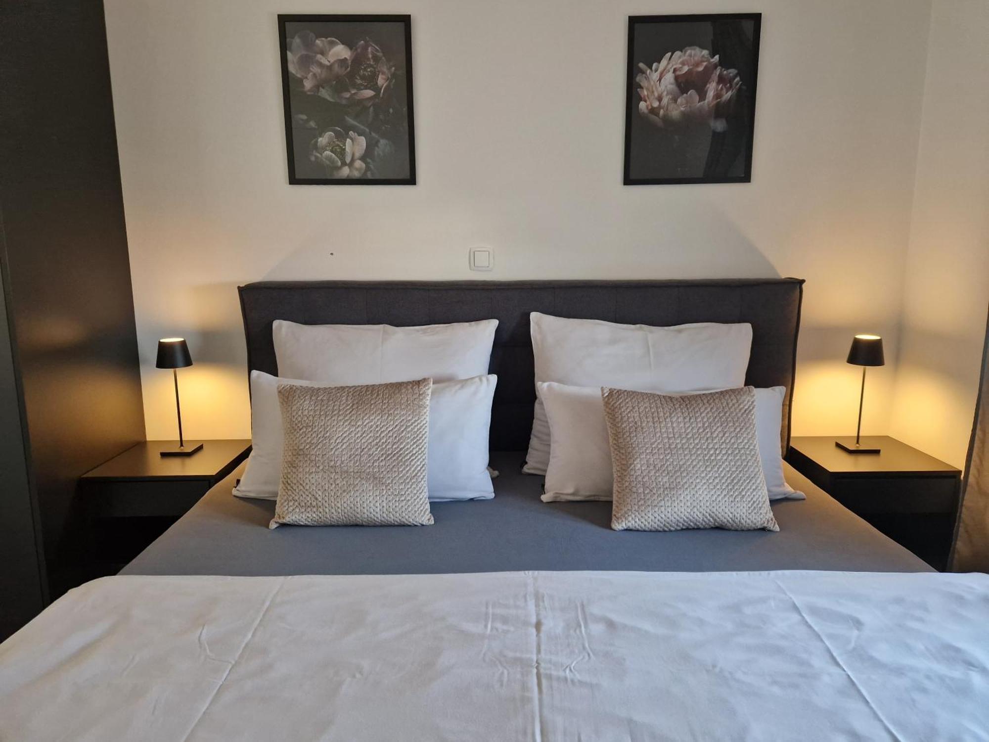 Deluxe Apartment Mila Nin Luaran gambar
