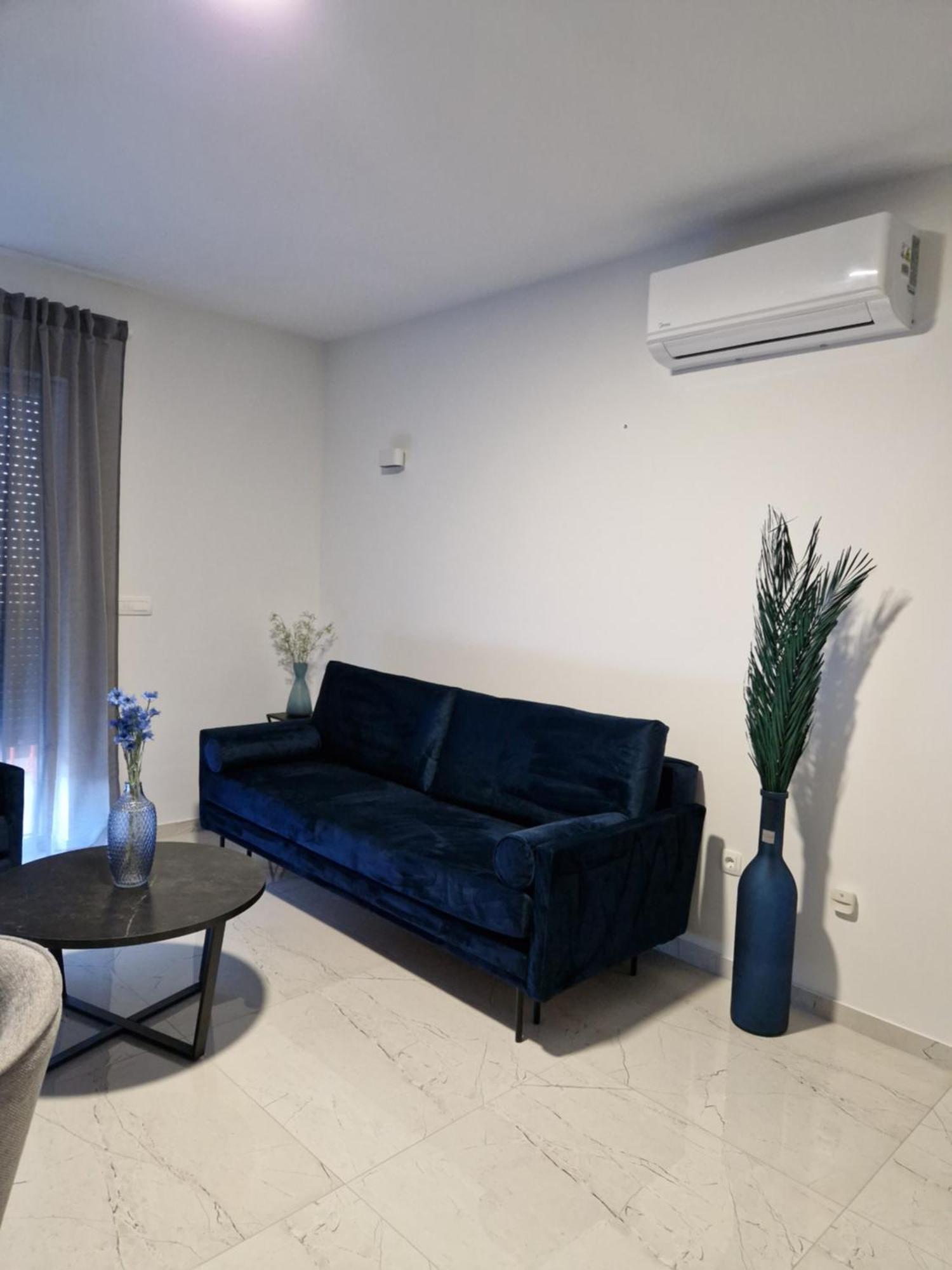 Deluxe Apartment Mila Nin Luaran gambar