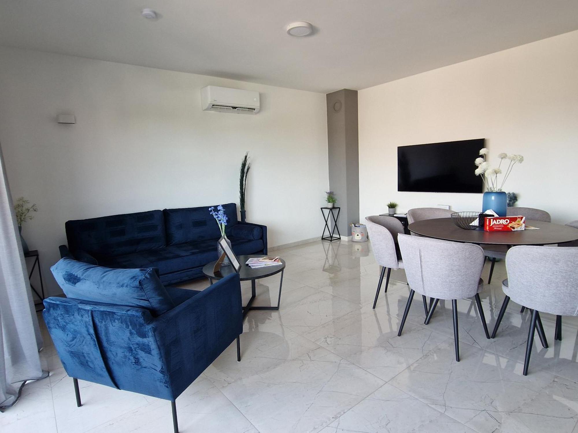 Deluxe Apartment Mila Nin Luaran gambar