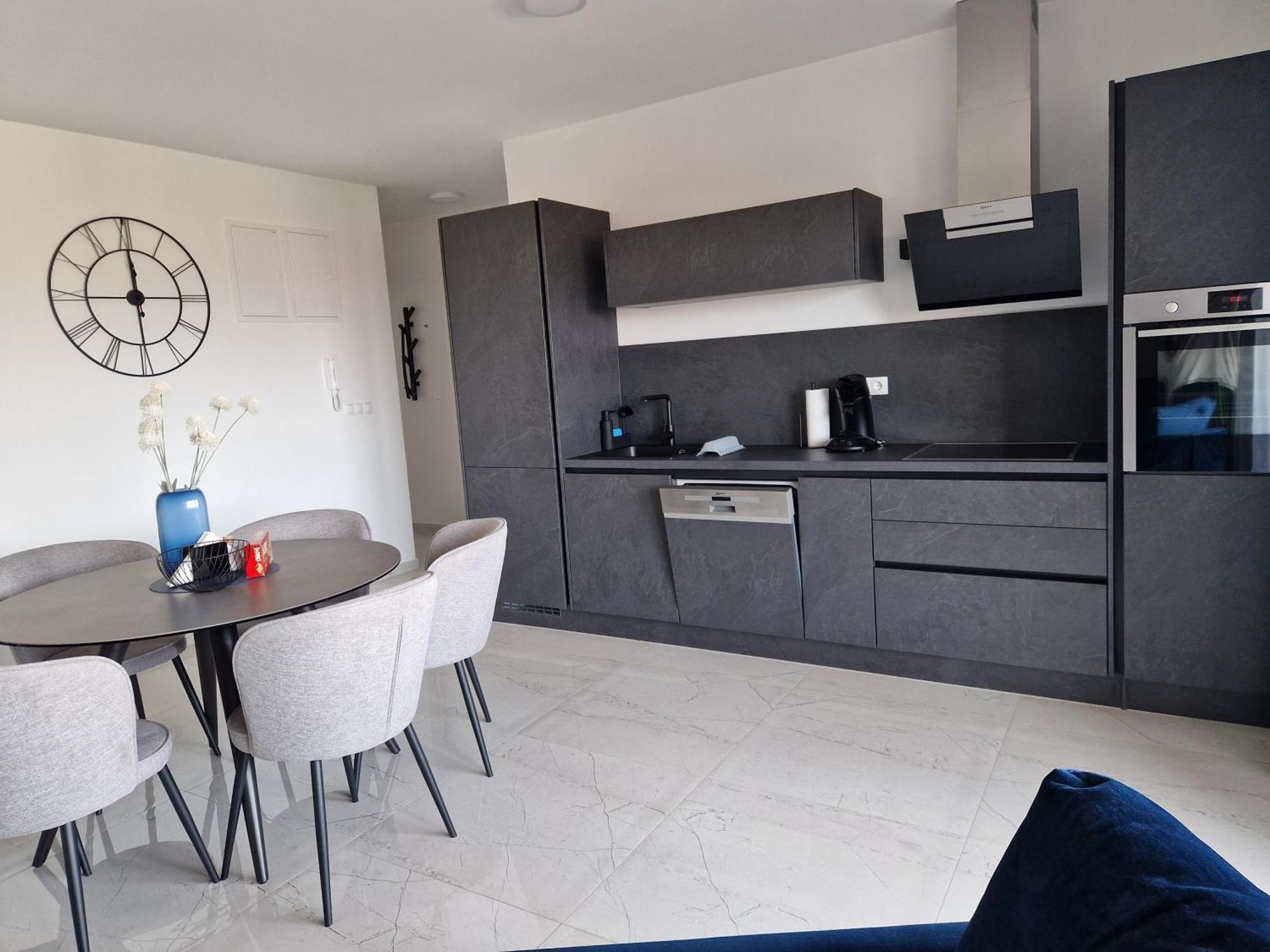 Deluxe Apartment Mila Nin Luaran gambar